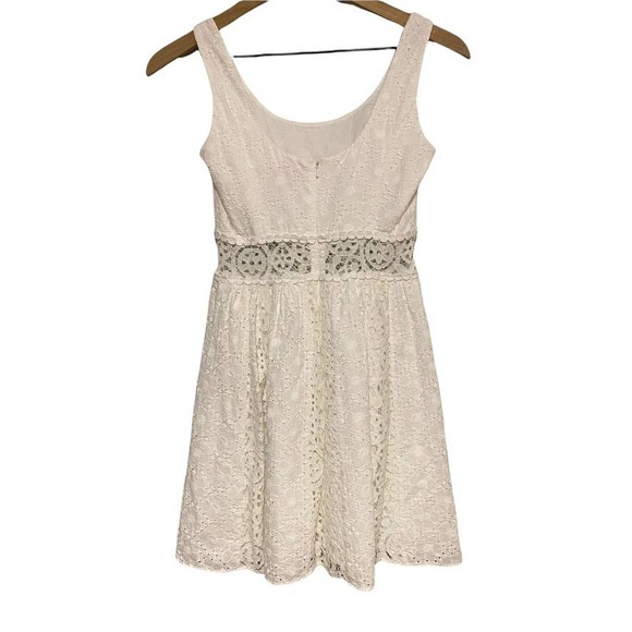 Lilly Pulitzer Rosemarie Eyelet Scoop Neck Dress Size 00 - Picture 3 of 8